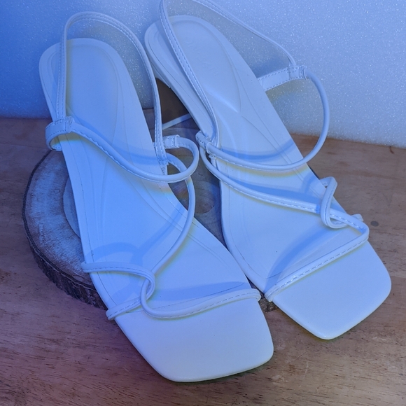 ON 34th Cloverr Chic White Strappy Sandals 3" Thin Block Heel Size 10 - Picture 1 of 9